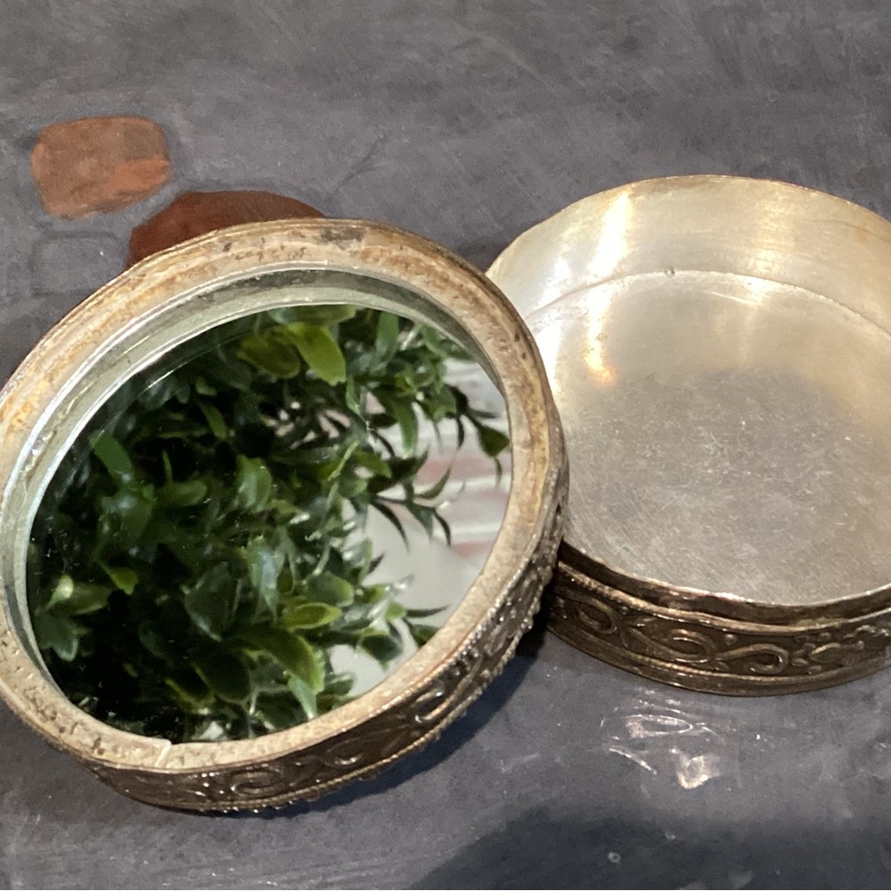 🔵 Vintage - Ornate Silver Plated - Mirrored Lid Trinket Box - Est. 70 years old - Picture 4 of 15